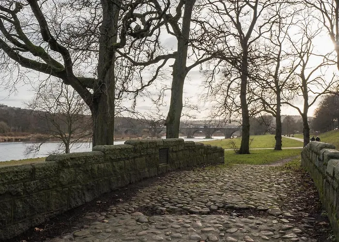 Marks At The Manor Luxury Riverside Apartments - Sleeps Up To 4, With Parking And Sky Tv