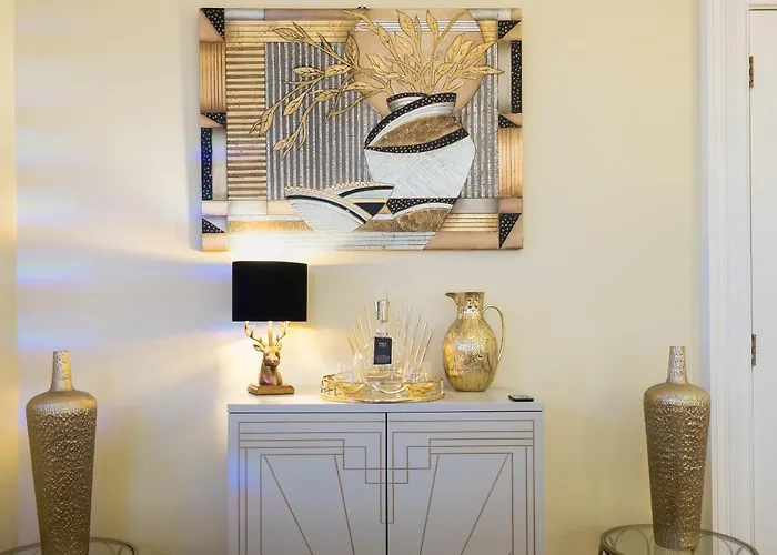 Marks At The Manor Luxury Riverside Apartments - Sleeps Up To 4, With Parking And Sky Tv